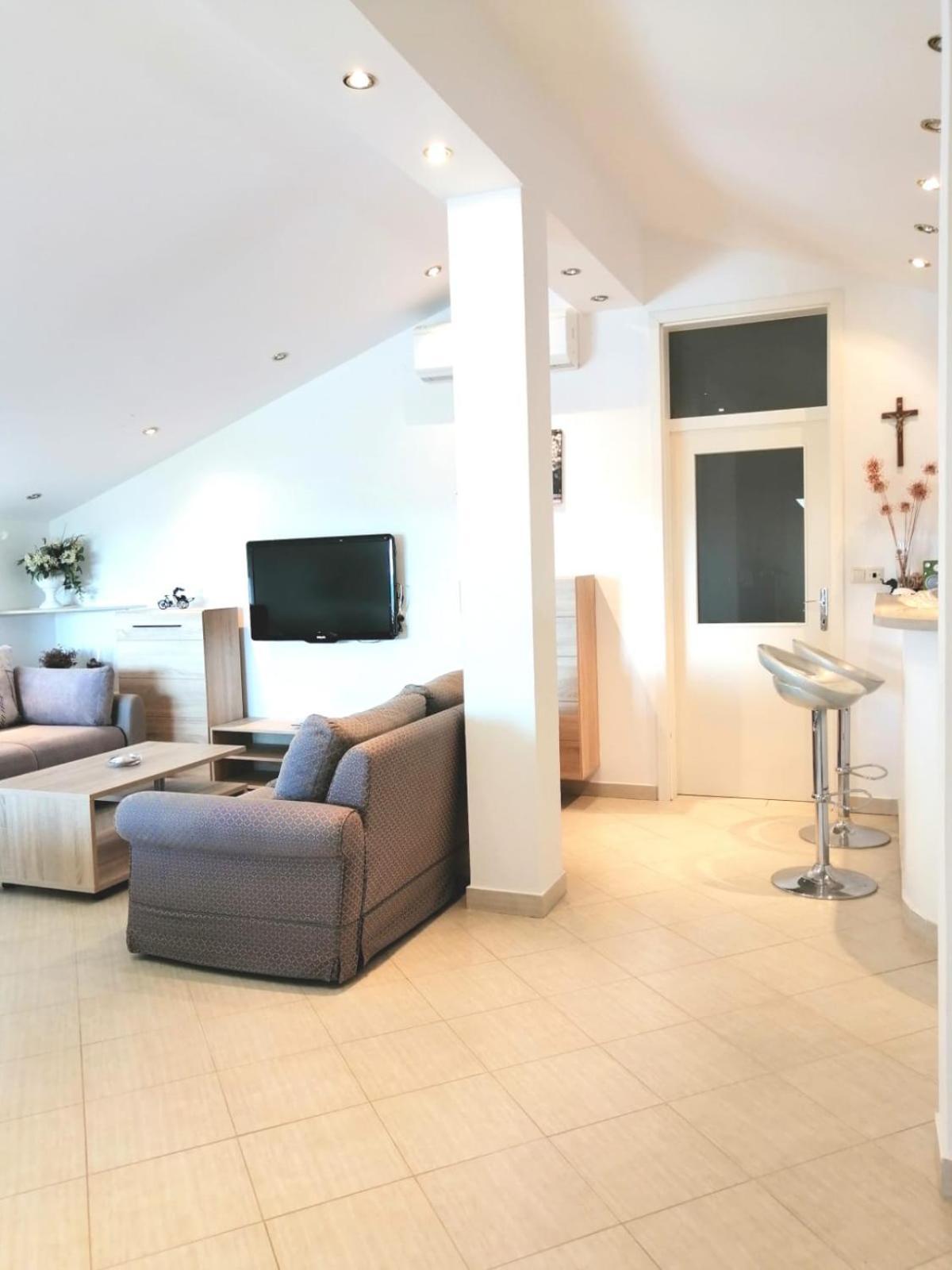 Lovely Sea View House 2 In Malinska Island Krk 외부 사진